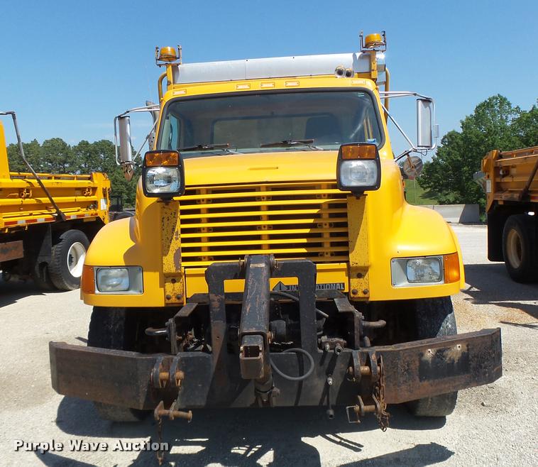 image for item DA3494 2000 International 4900 dump truck