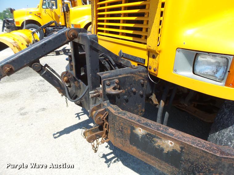 image for item DA3494 2000 International 4900 dump truck