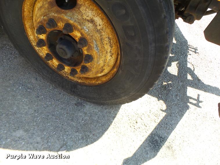 image for item DA3494 2000 International 4900 dump truck