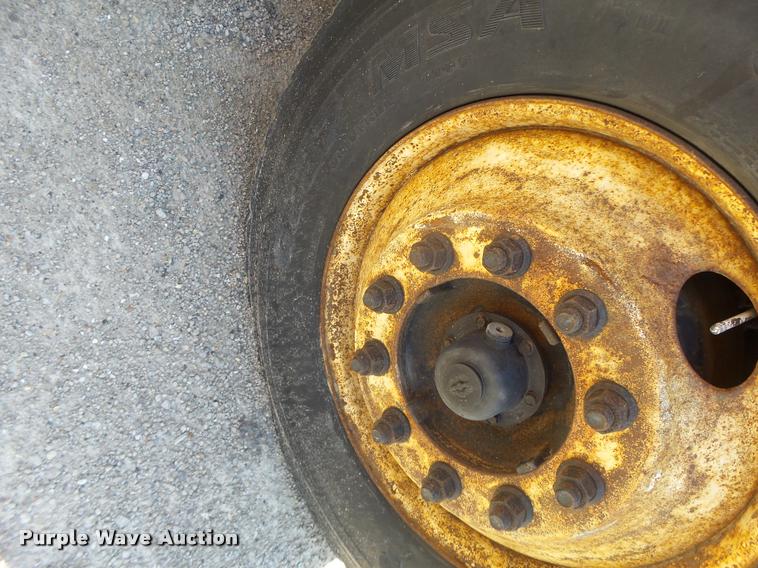 image for item DA3494 2000 International 4900 dump truck