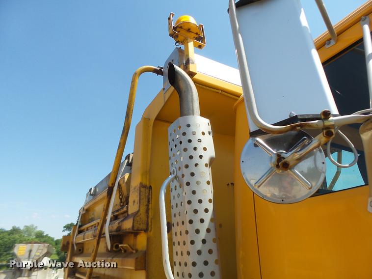 image for item DA3494 2000 International 4900 dump truck