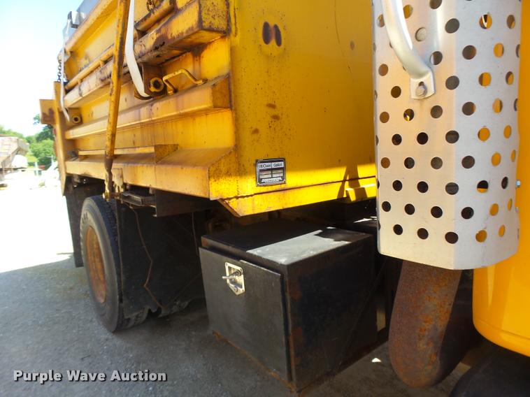 image for item DA3494 2000 International 4900 dump truck