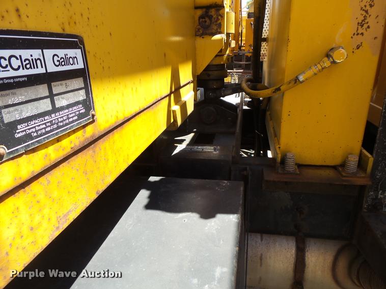 image for item DA3494 2000 International 4900 dump truck