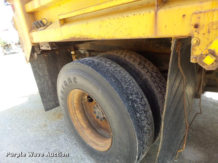 image for item DA3494 2000 International 4900 dump truck