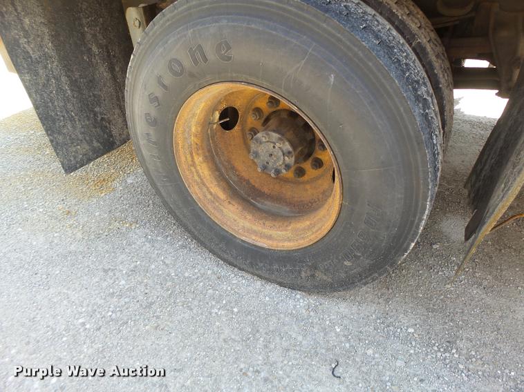 image for item DA3494 2000 International 4900 dump truck