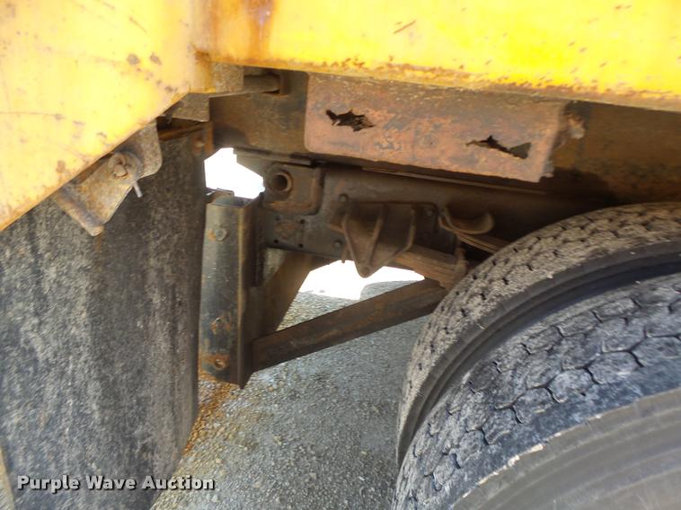 image for item DA3494 2000 International 4900 dump truck