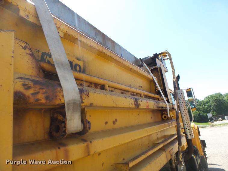 image for item DA3494 2000 International 4900 dump truck