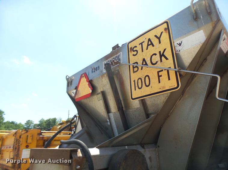 image for item DA3494 2000 International 4900 dump truck