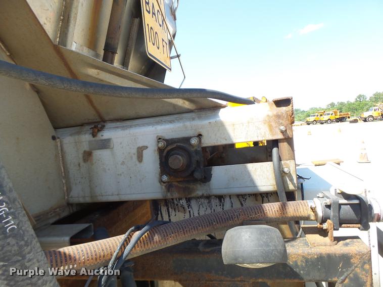 image for item DA3494 2000 International 4900 dump truck