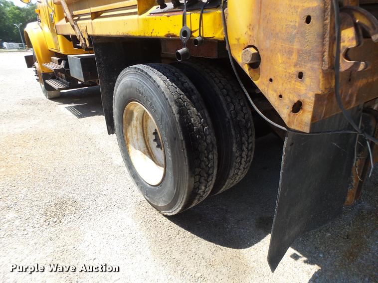 image for item DA3494 2000 International 4900 dump truck