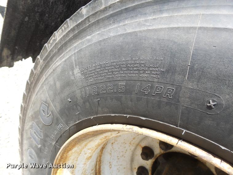 image for item DA3494 2000 International 4900 dump truck