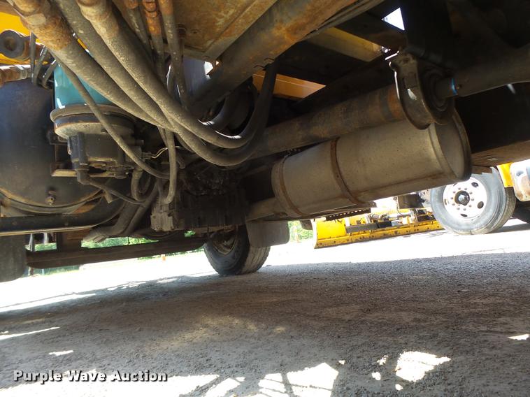 image for item DA3494 2000 International 4900 dump truck