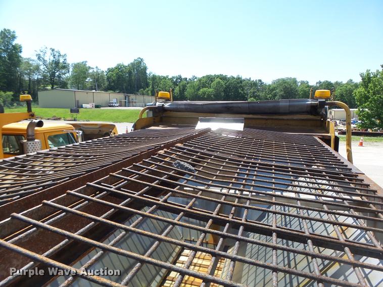 image for item DA3494 2000 International 4900 dump truck