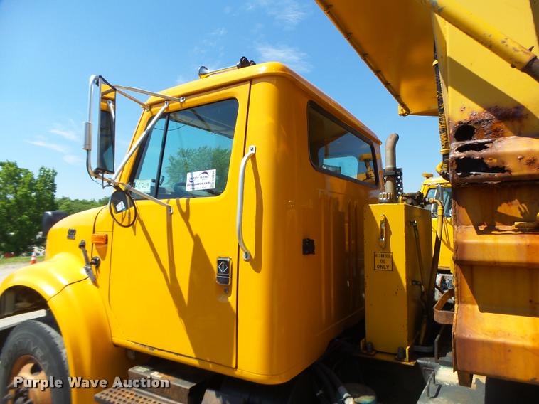 image for item DA3494 2000 International 4900 dump truck