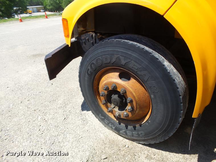 image for item DA3494 2000 International 4900 dump truck