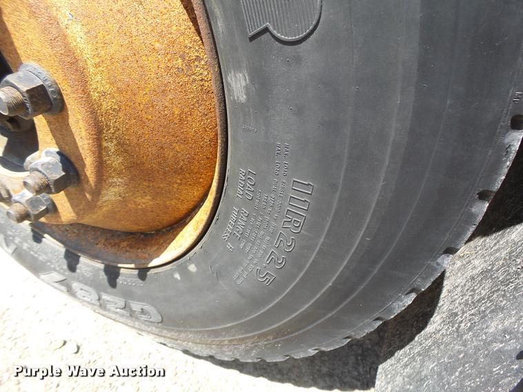 image for item DA3494 2000 International 4900 dump truck