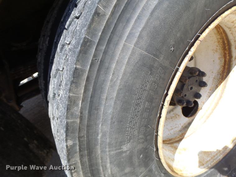 image for item DA3494 2000 International 4900 dump truck