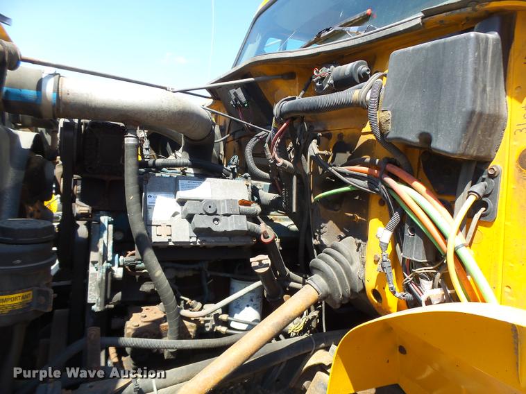 image for item DA3494 2000 International 4900 dump truck