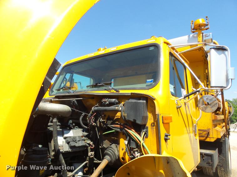 image for item DA3494 2000 International 4900 dump truck