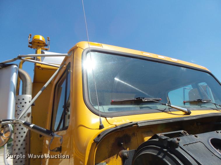 image for item DA3494 2000 International 4900 dump truck