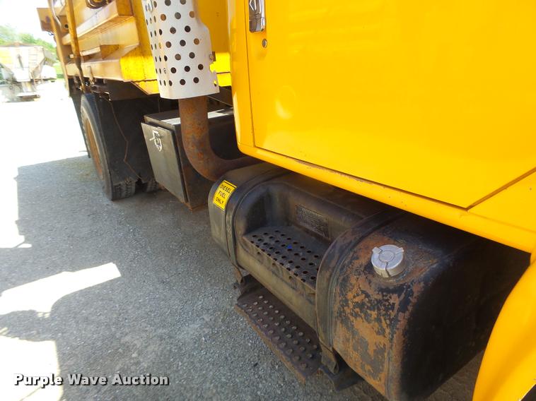 image for item DA3494 2000 International 4900 dump truck