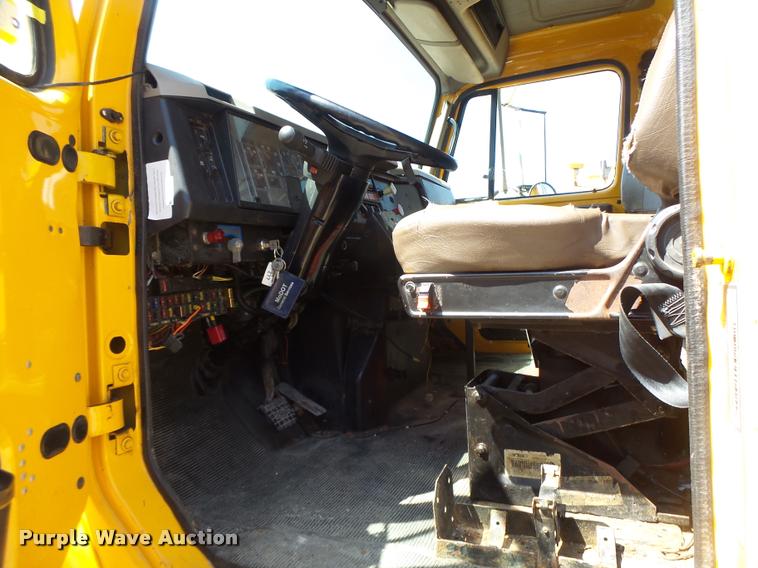 image for item DA3494 2000 International 4900 dump truck