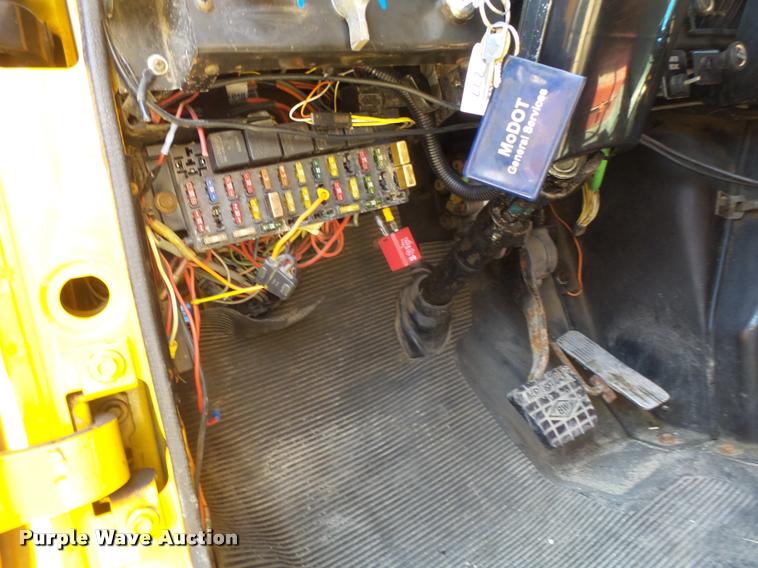 image for item DA3494 2000 International 4900 dump truck