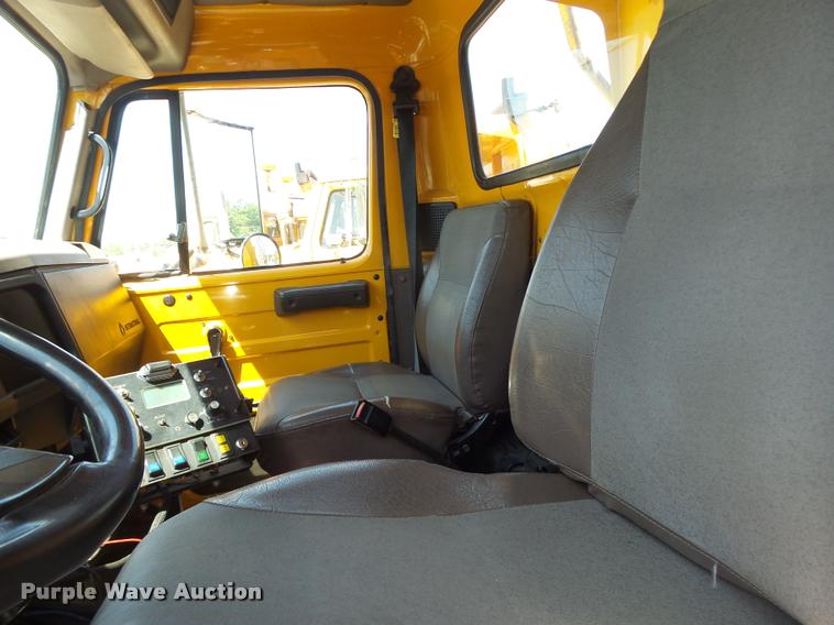 image for item DA3494 2000 International 4900 dump truck