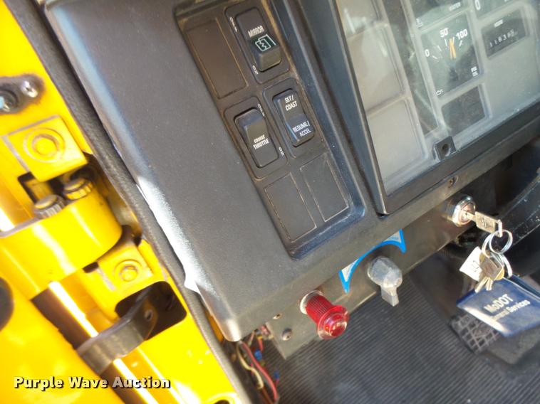 image for item DA3494 2000 International 4900 dump truck