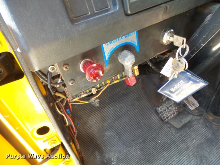 image for item DA3494 2000 International 4900 dump truck