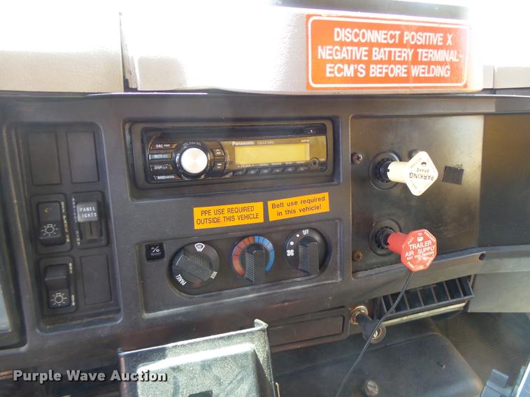 image for item DA3494 2000 International 4900 dump truck