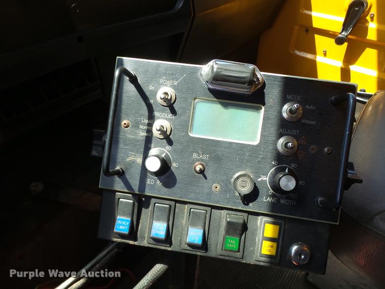 image for item DA3494 2000 International 4900 dump truck