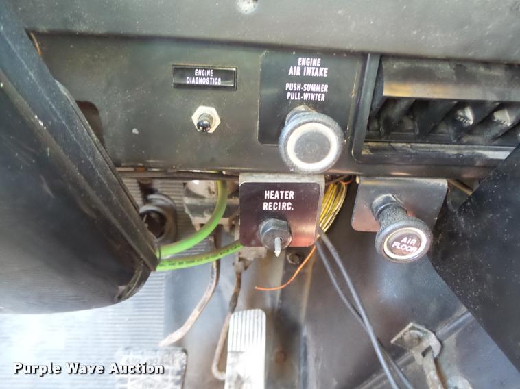 image for item DA3494 2000 International 4900 dump truck