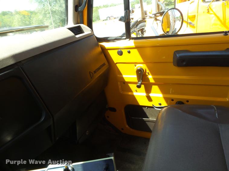 image for item DA3494 2000 International 4900 dump truck