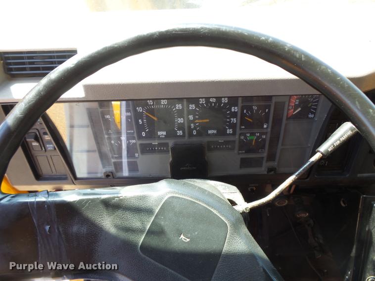 image for item DA3494 2000 International 4900 dump truck