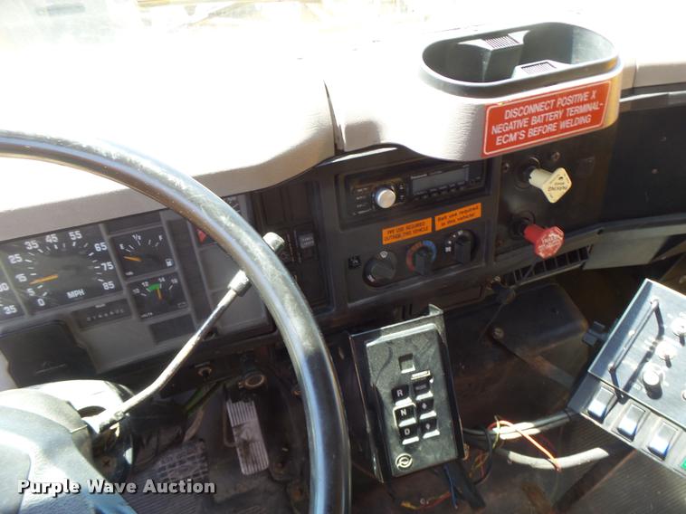 image for item DA3494 2000 International 4900 dump truck