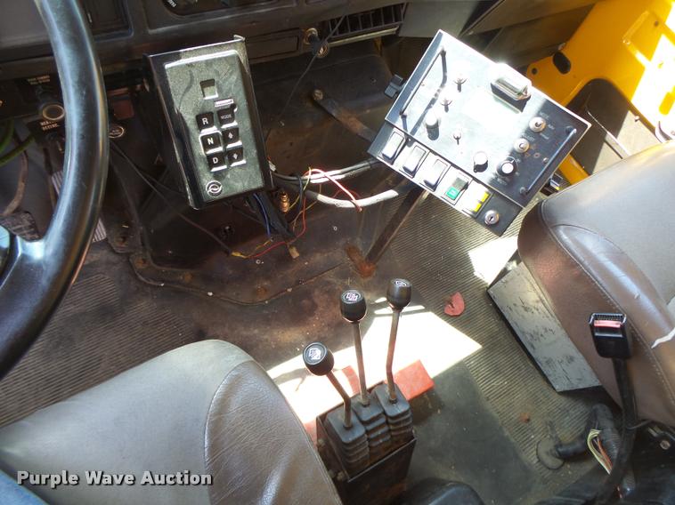 image for item DA3494 2000 International 4900 dump truck