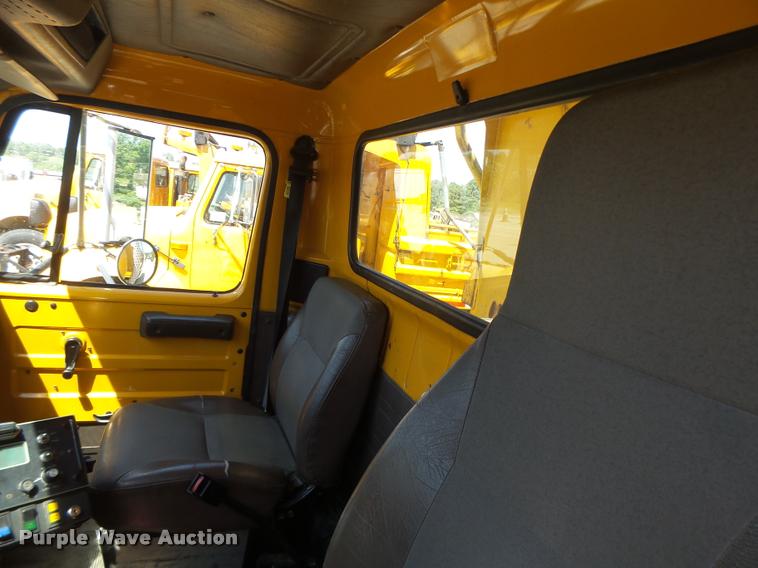 image for item DA3494 2000 International 4900 dump truck