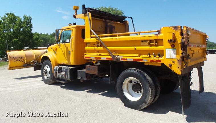 image for item DA3495 2002 International 4900 dump truck