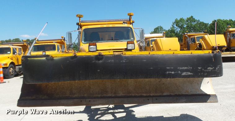 image for item DA3495 2002 International 4900 dump truck