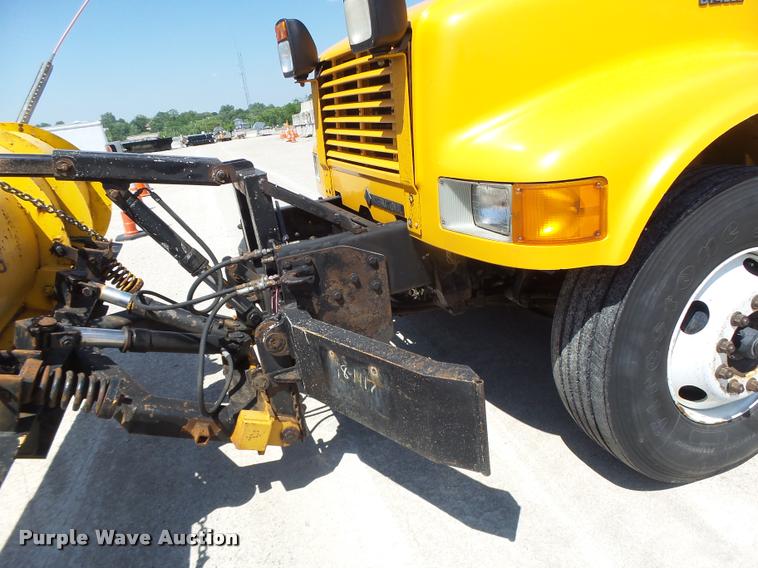 image for item DA3495 2002 International 4900 dump truck