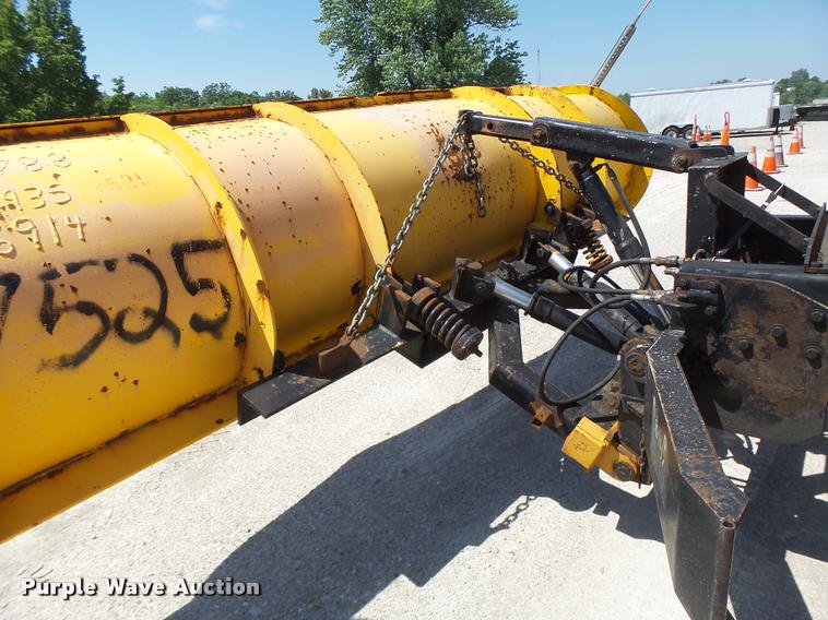 image for item DA3495 2002 International 4900 dump truck