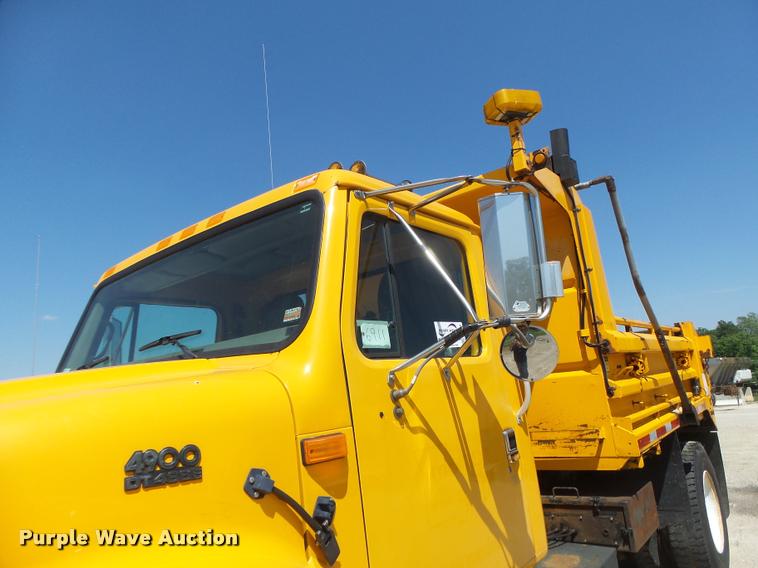 image for item DA3495 2002 International 4900 dump truck