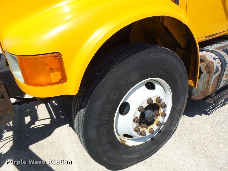 image for item DA3495 2002 International 4900 dump truck