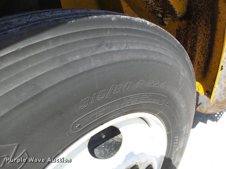 image for item DA3495 2002 International 4900 dump truck