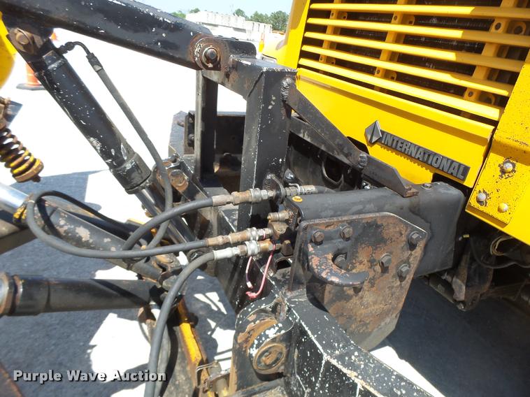 image for item DA3495 2002 International 4900 dump truck