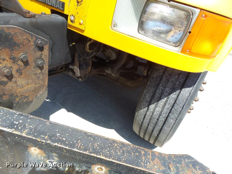 image for item DA3495 2002 International 4900 dump truck