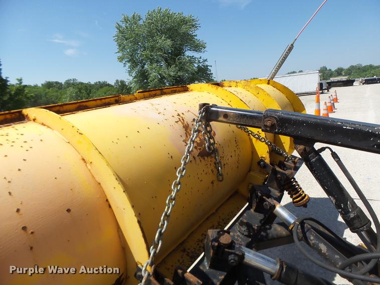 image for item DA3495 2002 International 4900 dump truck