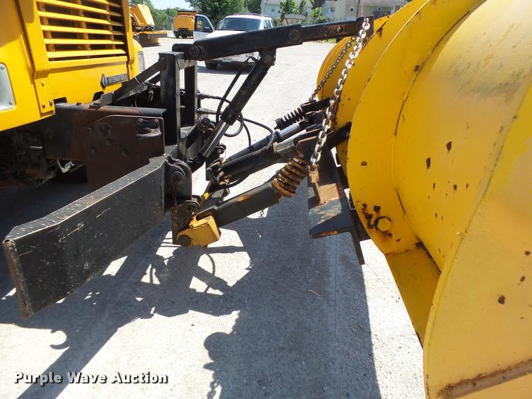 image for item DA3495 2002 International 4900 dump truck