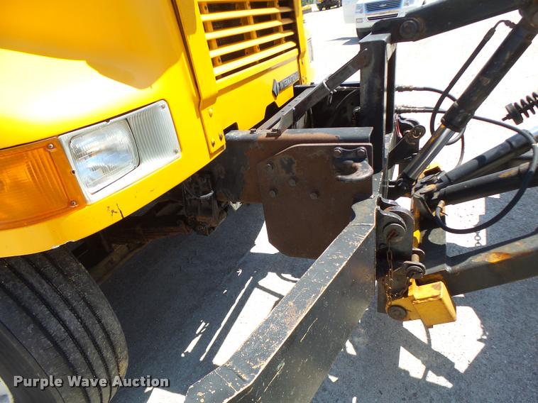 image for item DA3495 2002 International 4900 dump truck